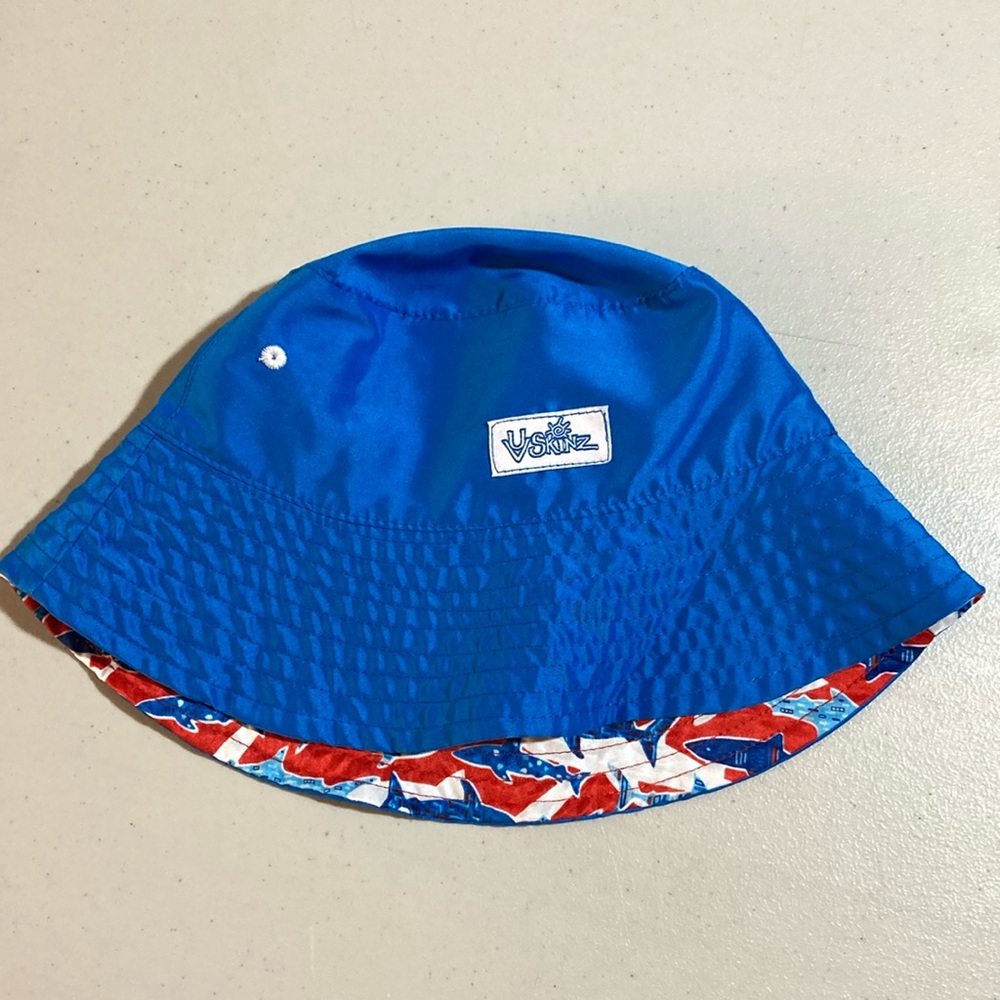 UV Skinz, Boys 4T, Reversible hat  Blue, and red, white and blue Sharks